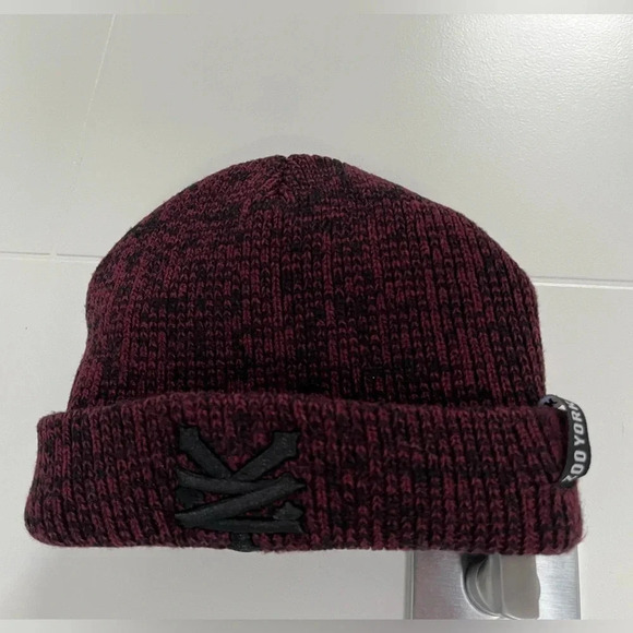 ZOO YORK/ Red & black/ Knit/ Toque - Picture 3 of 8